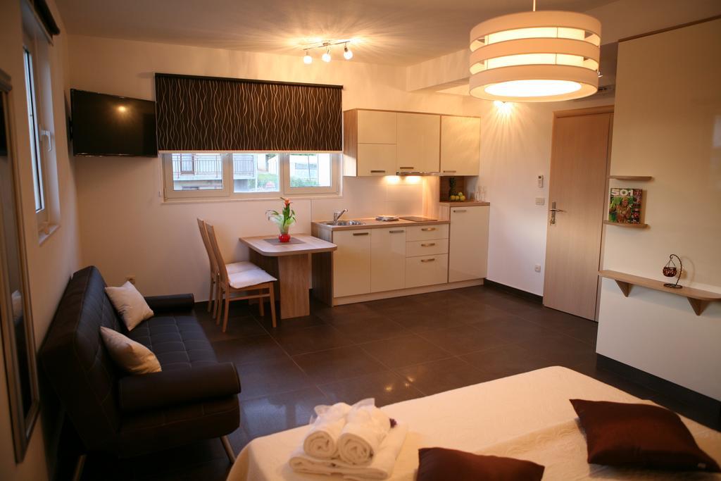 Apartments Sanja โตรกีร์ ภายนอก รูปภาพ