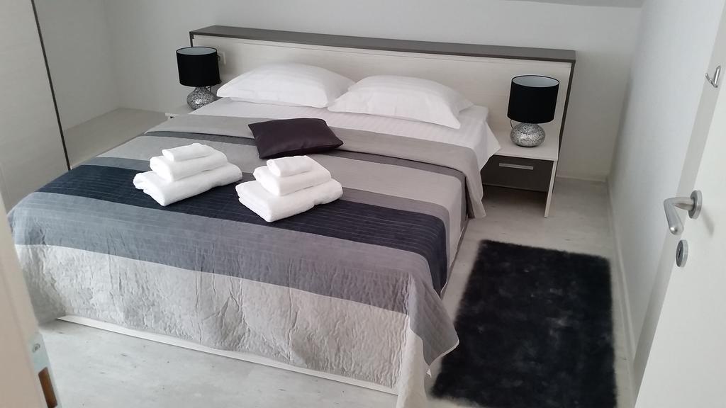 Apartments Sanja โตรกีร์ ภายนอก รูปภาพ
