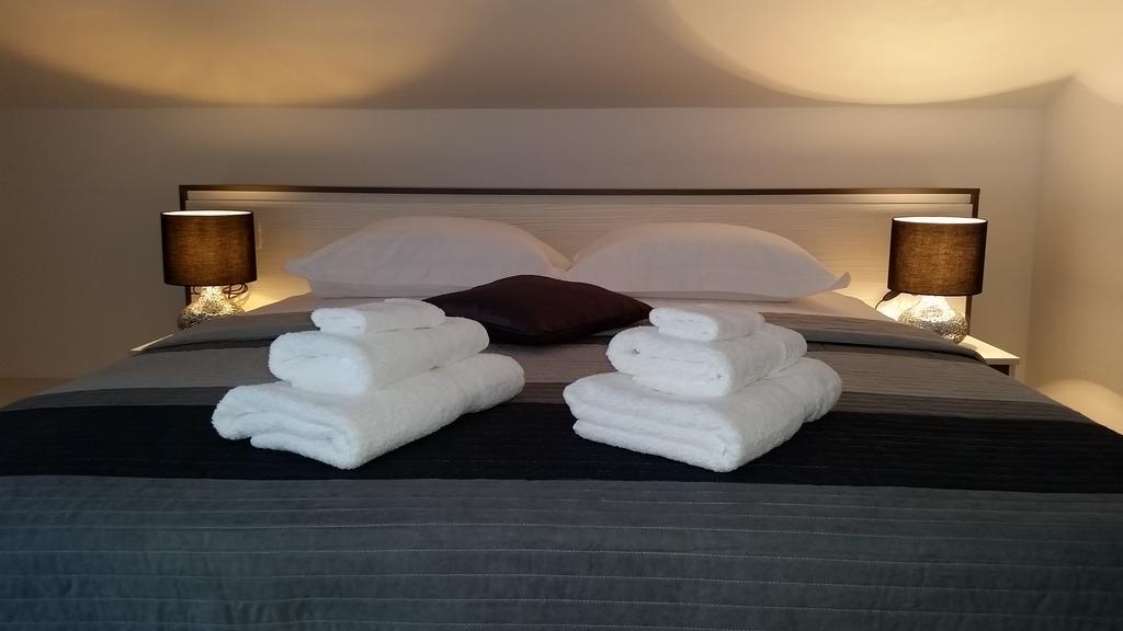 Apartments Sanja โตรกีร์ ภายนอก รูปภาพ