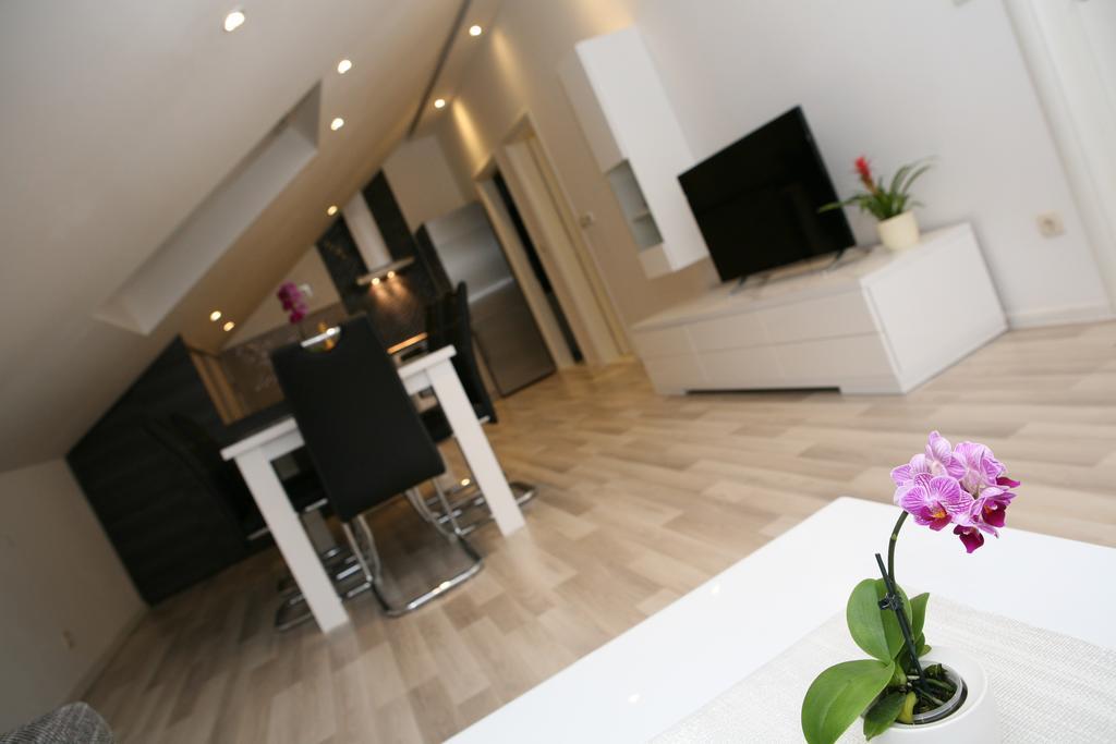 Apartments Sanja โตรกีร์ ภายนอก รูปภาพ